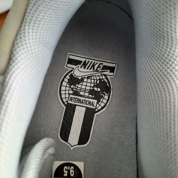 NEW Nike Air Max ST International Pure Platinum Gray Shoes 652976-002 Size 9.5 - Picture 4 of 12